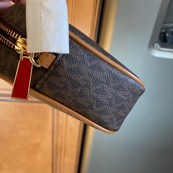 MICHAEL KORS BRAND NEW CROSSBODY BAG - Picture 5 of 16